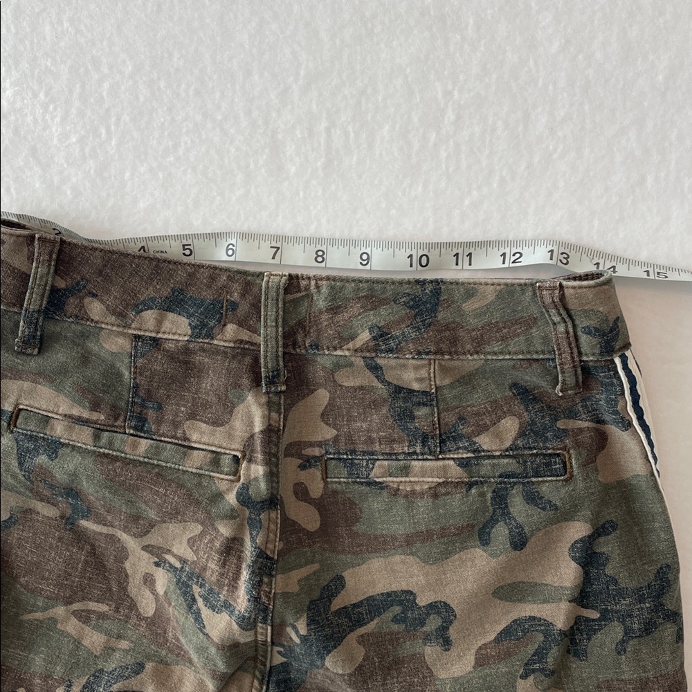 Abercrombie and Fitch Camo Pants with Stripe Size 2
Distressed wash. - Picture 4 of 6